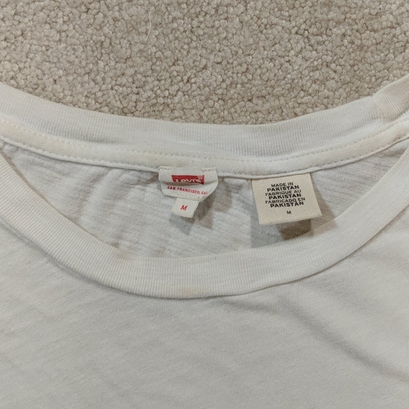 [3 for $25] Levis white T-shirt - Picture 2 of 2